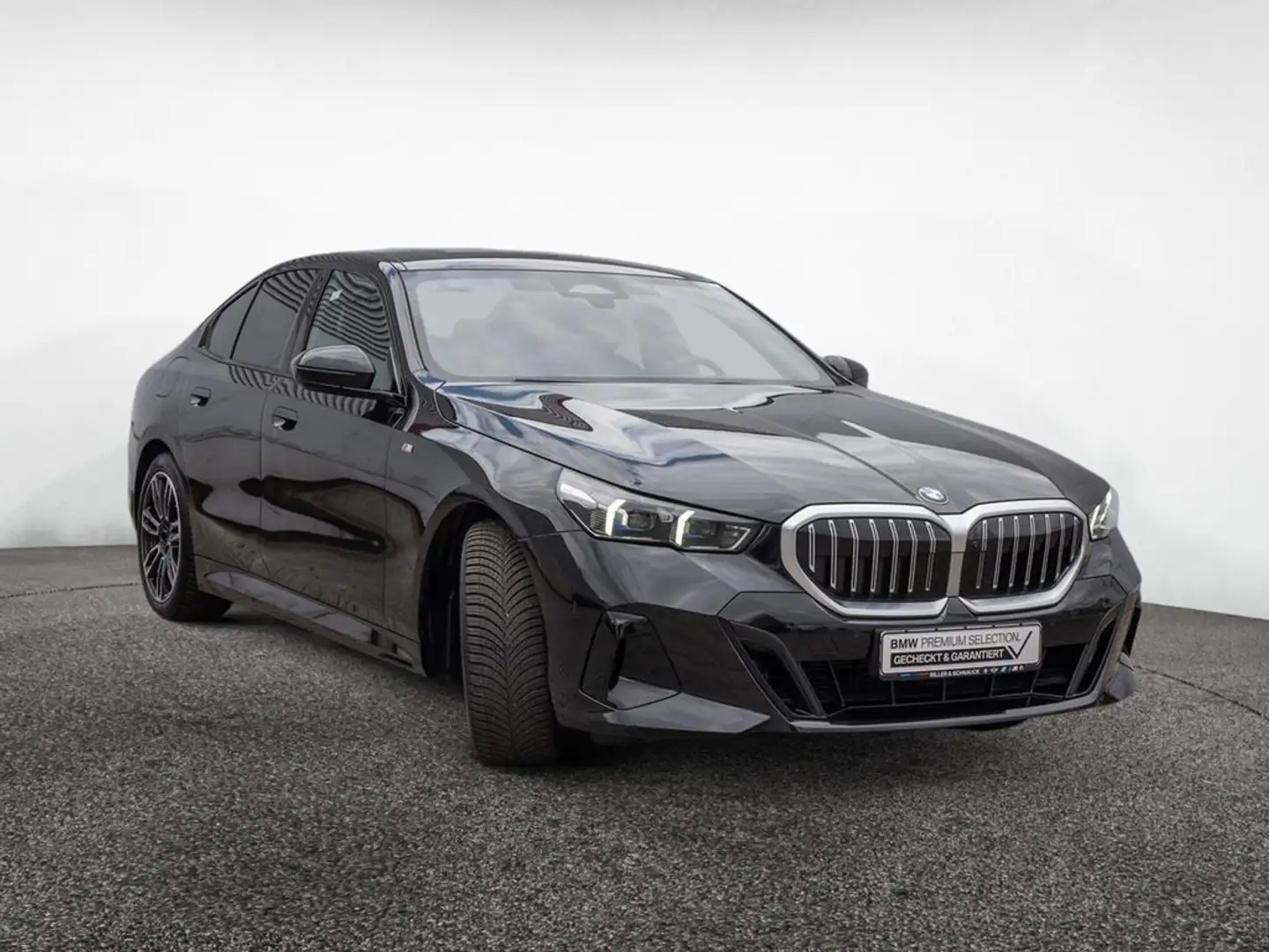 BMW 520 d xDrive M-Sport PANO+AHK+HUD+ACC+HK Schwarz - 2