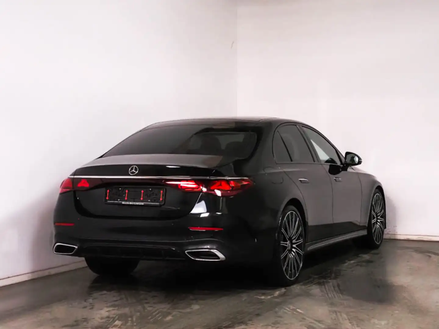 Mercedes-Benz E 220 d AMG*Night*Pano*SUPERSCREEN*21*Bur4D*AHK* Schwarz - 2
