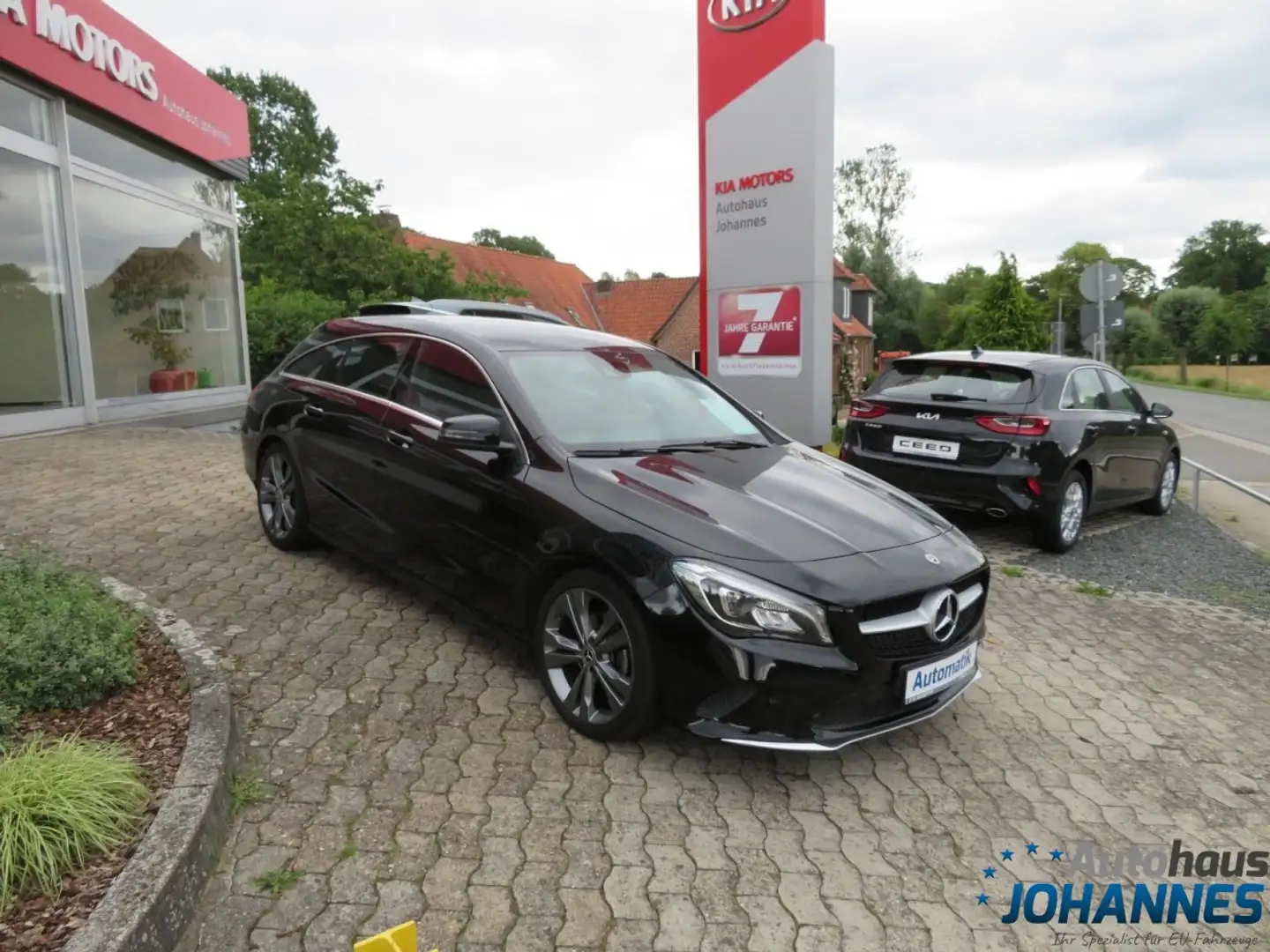 Mercedes-Benz CLA 200 Urban Shooting Brake Klima Navi Rückfahrkamera Noir - 1