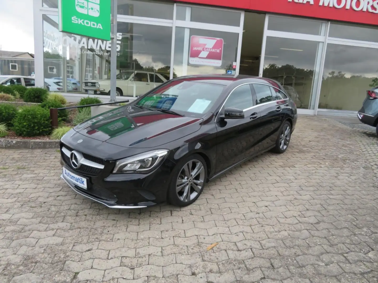 Mercedes-Benz CLA 200 Urban Shooting Brake Klima Navi Rückfahrkamera Noir - 2