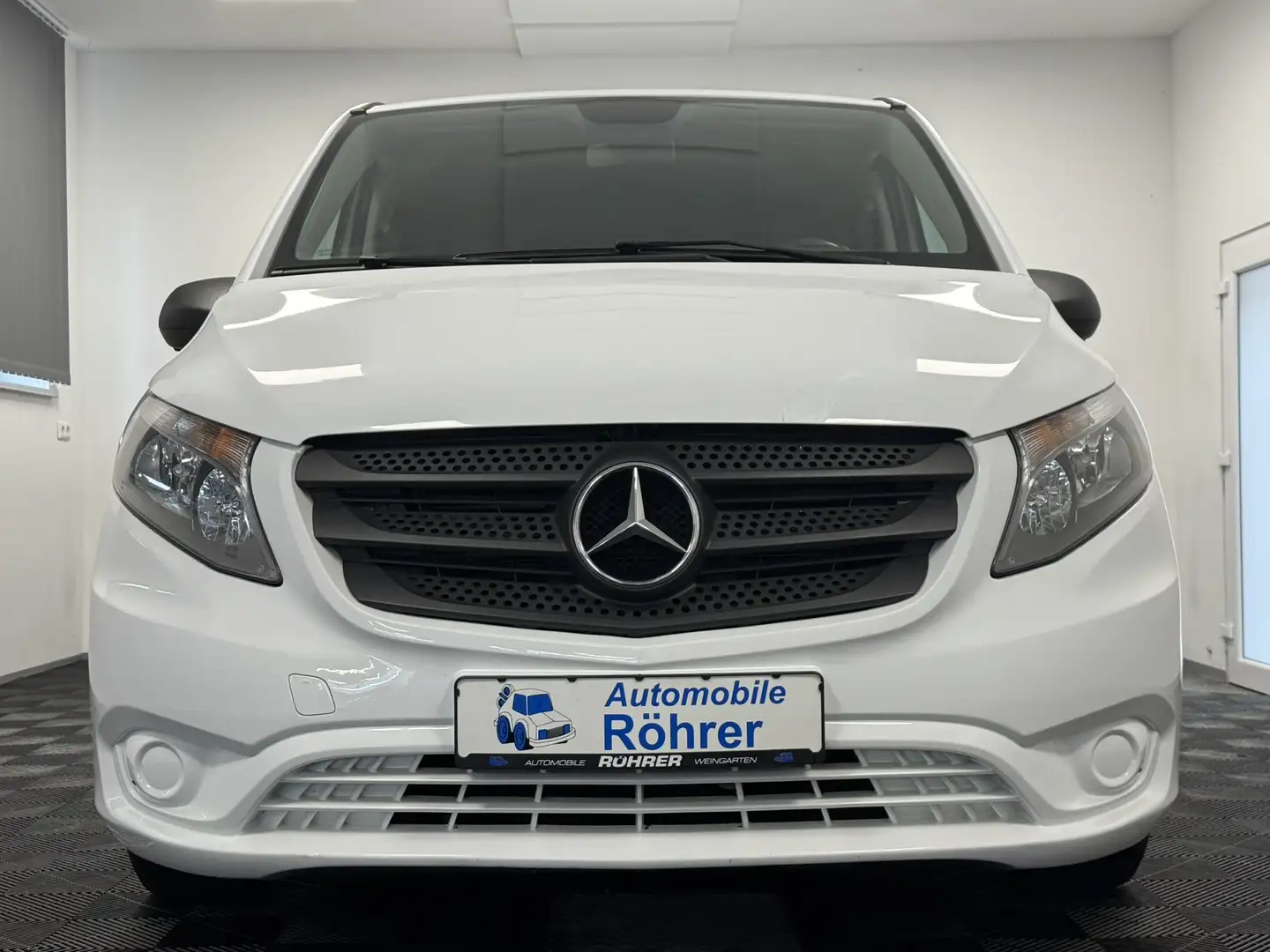 Mercedes-Benz Vito Tourer 111 CDI Lang 9-Sitze Sitzheiz. Temp. Weiß - 2