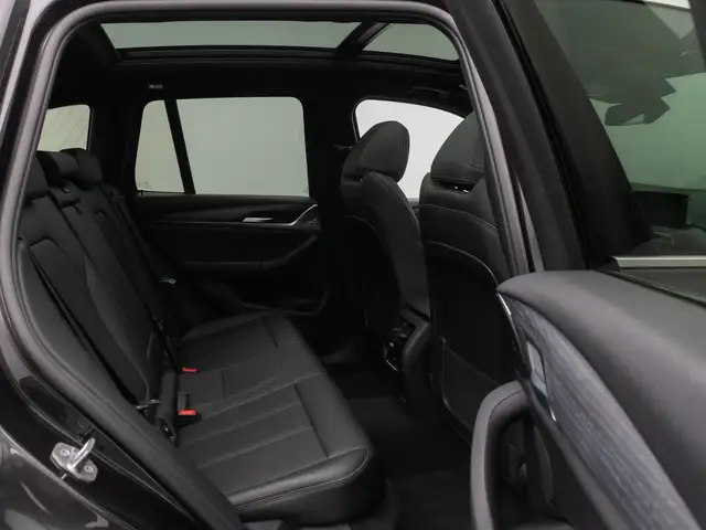 BMW X3 view 26