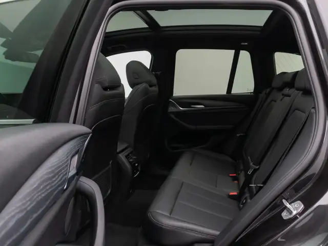 BMW X3 view 25