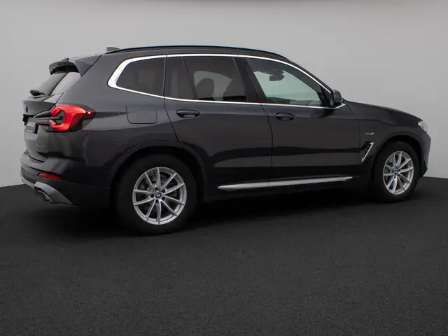 BMW X3 view 6