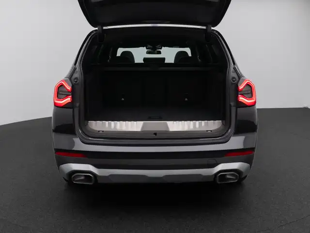 BMW X3 view 13