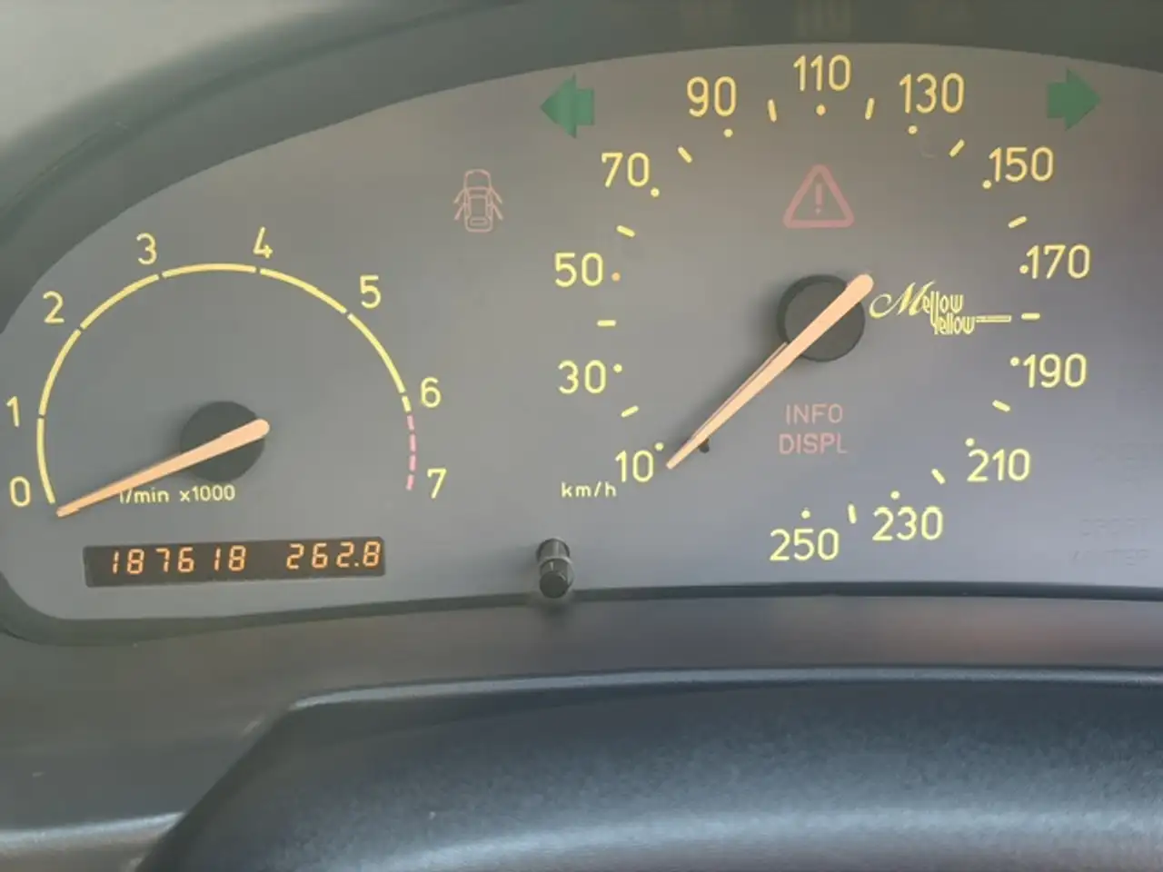 Saab 900 2.0i SE Mellow Yellow, foto 9