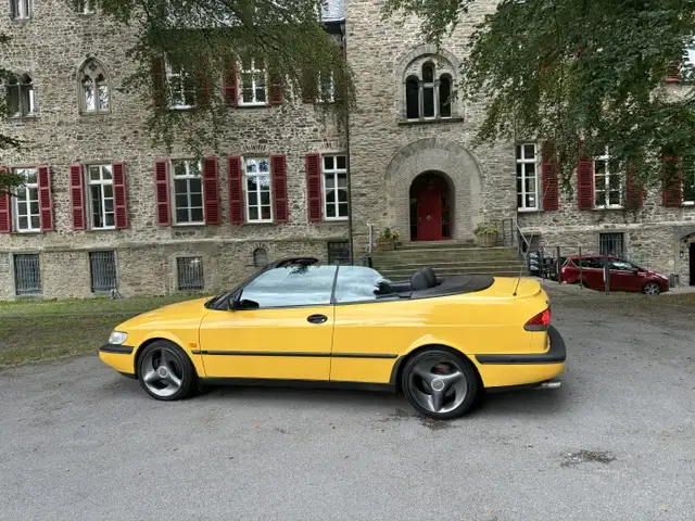 Saab 900 Saab 900 2.0i SE Mellow Yellow