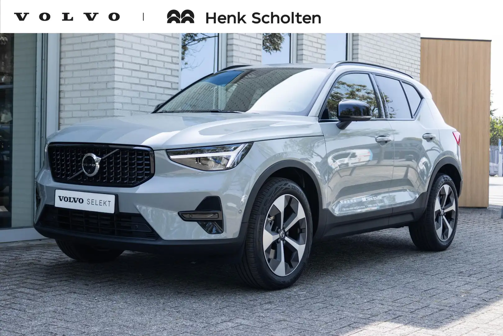 Volvo XC40 B4 Automaat Plus Dark | Panoramadak | Adaptieve Cr Gris - 1