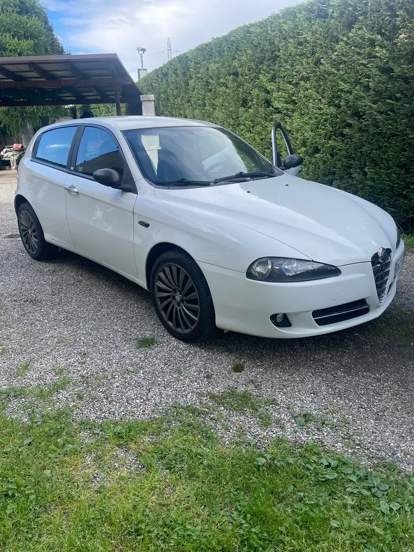Alfa Romeo 147 5p 1.6 ts 16v C.N.C 120cv - 1