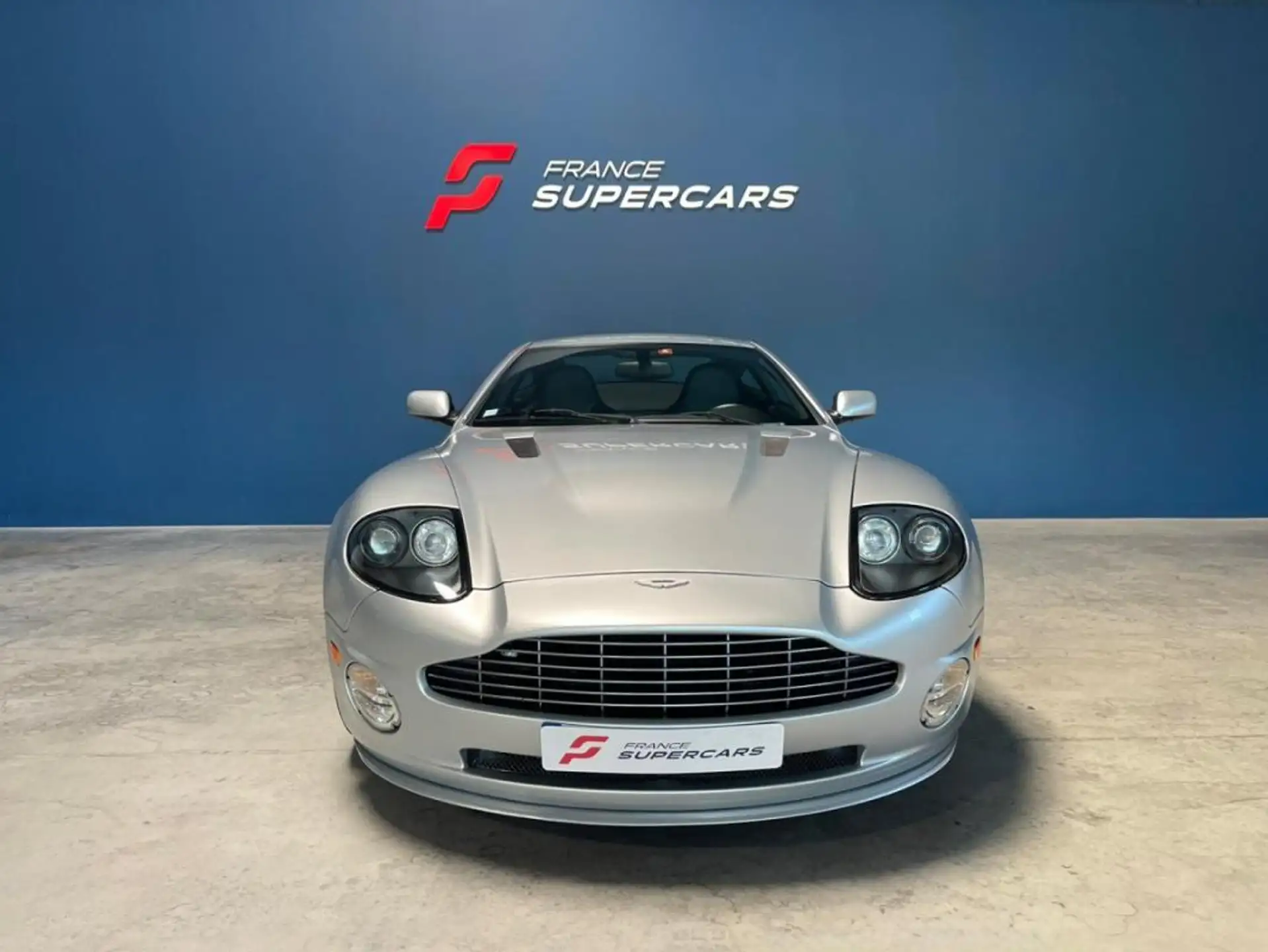 애스턴마틴 뱅퀴시 Coupe 2005 실버 사진 8