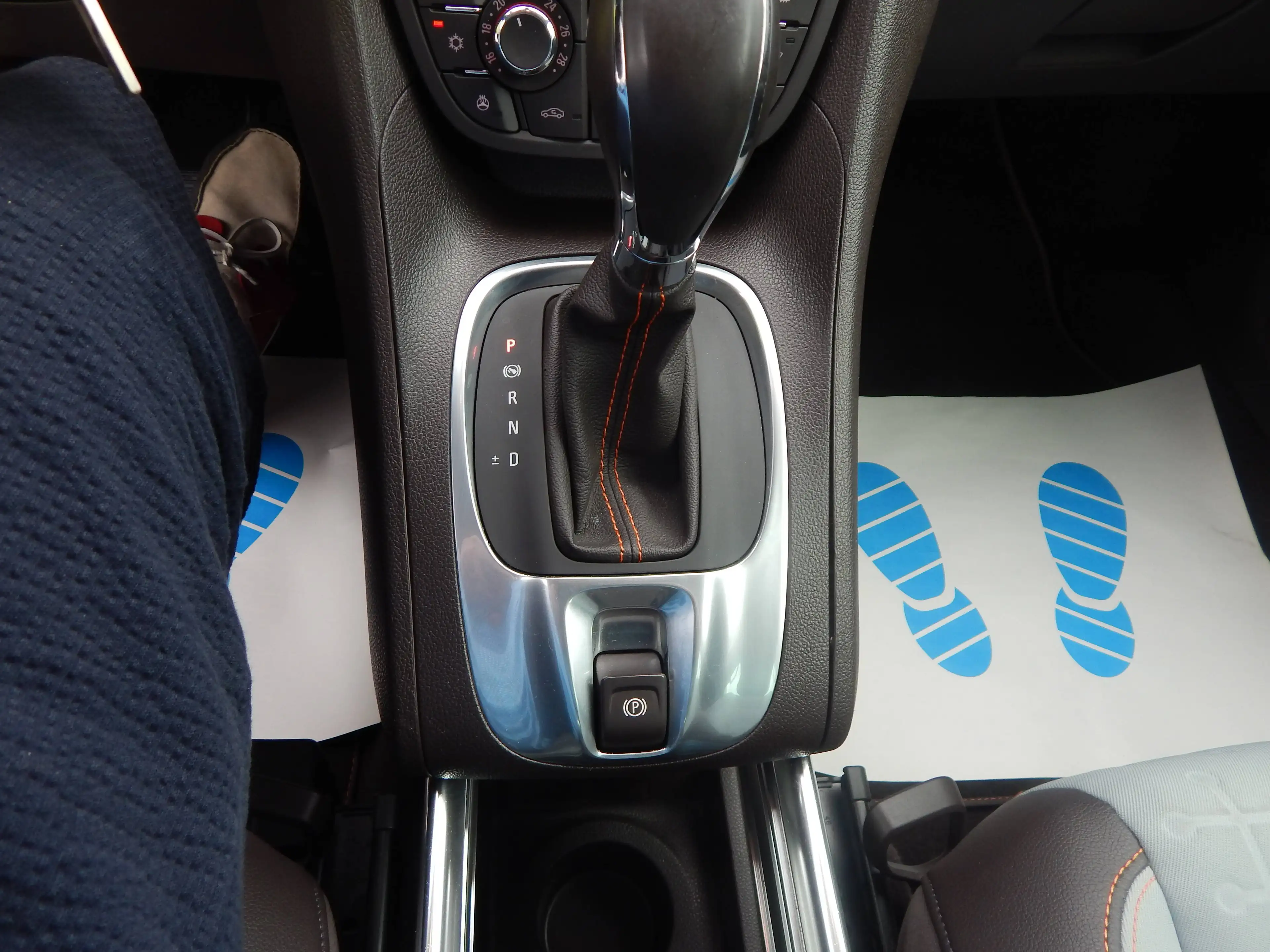 Opel Meriva Innovation*LEDER*SITZH*8xLM*LENKRAD*PDC*TÜV*STANDHEIZ** — photo 14
