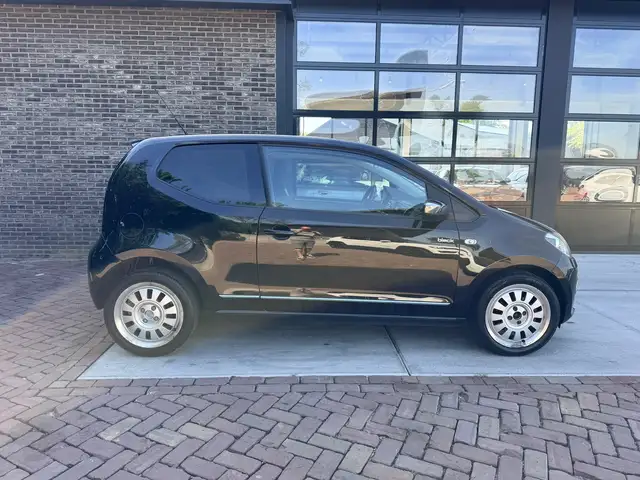 Volkswagen Up! view 6