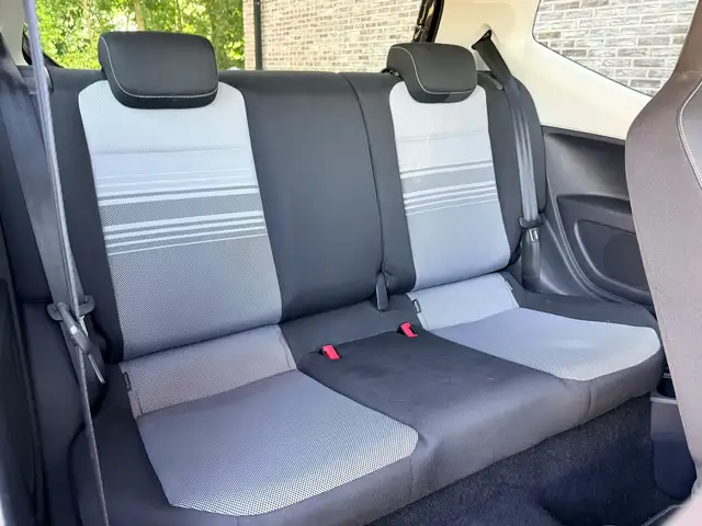 Volkswagen Up! view 13