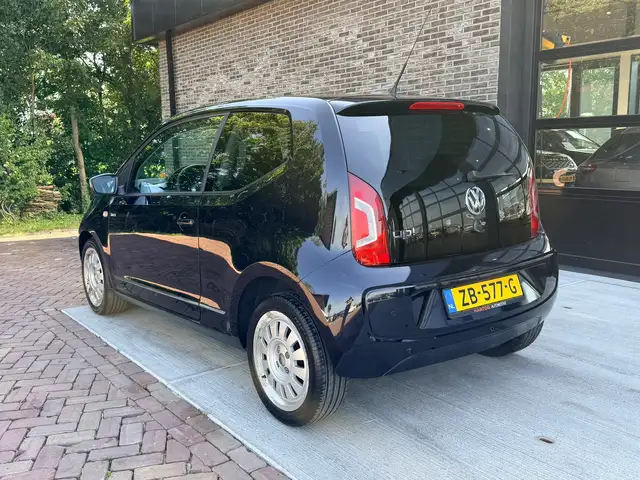 Volkswagen Up! view 8