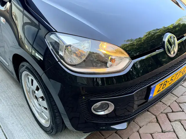 Volkswagen Up! view 11