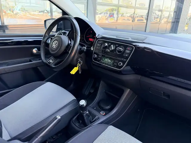 Volkswagen Up! view 3