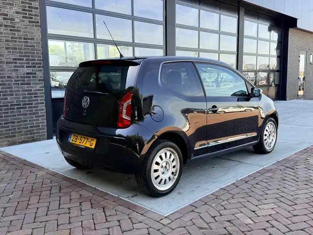 Volkswagen Up! view 2