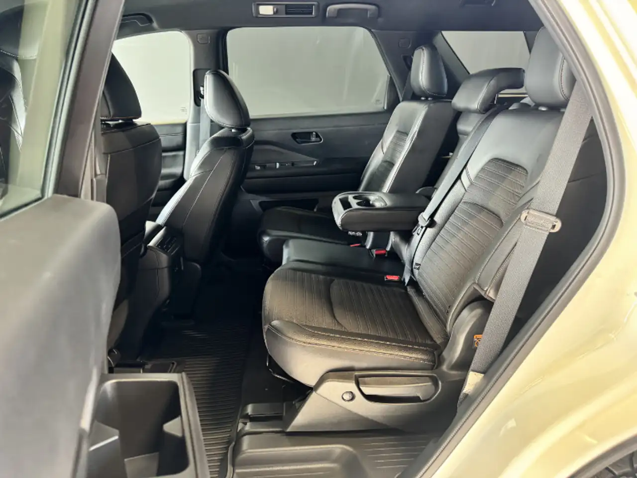 Nissan Pathfinder снимка Nissan Pathfinder