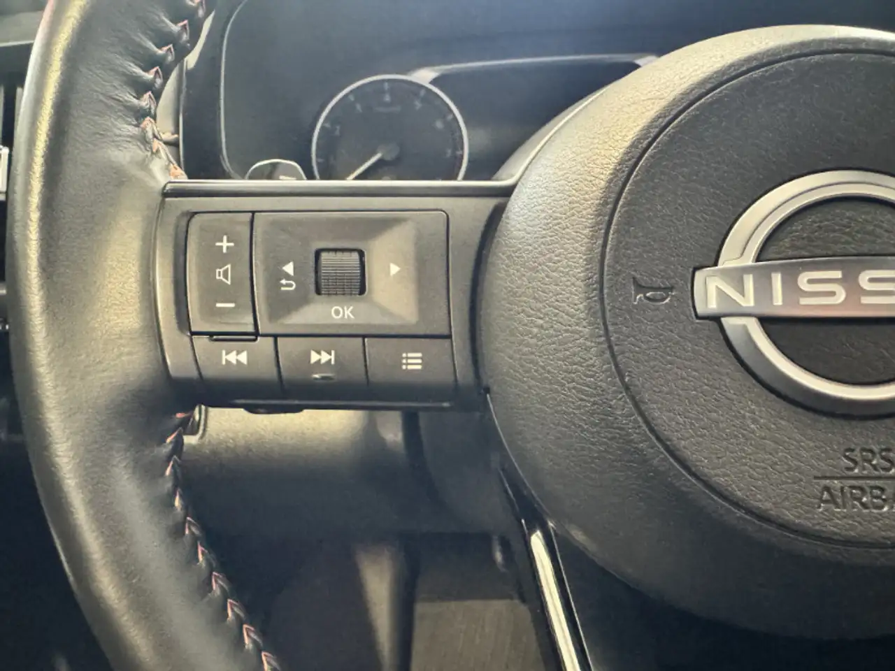 Nissan Pathfinder снимка Nissan Pathfinder