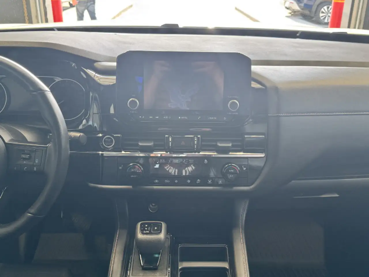 Nissan Pathfinder снимка Nissan Pathfinder