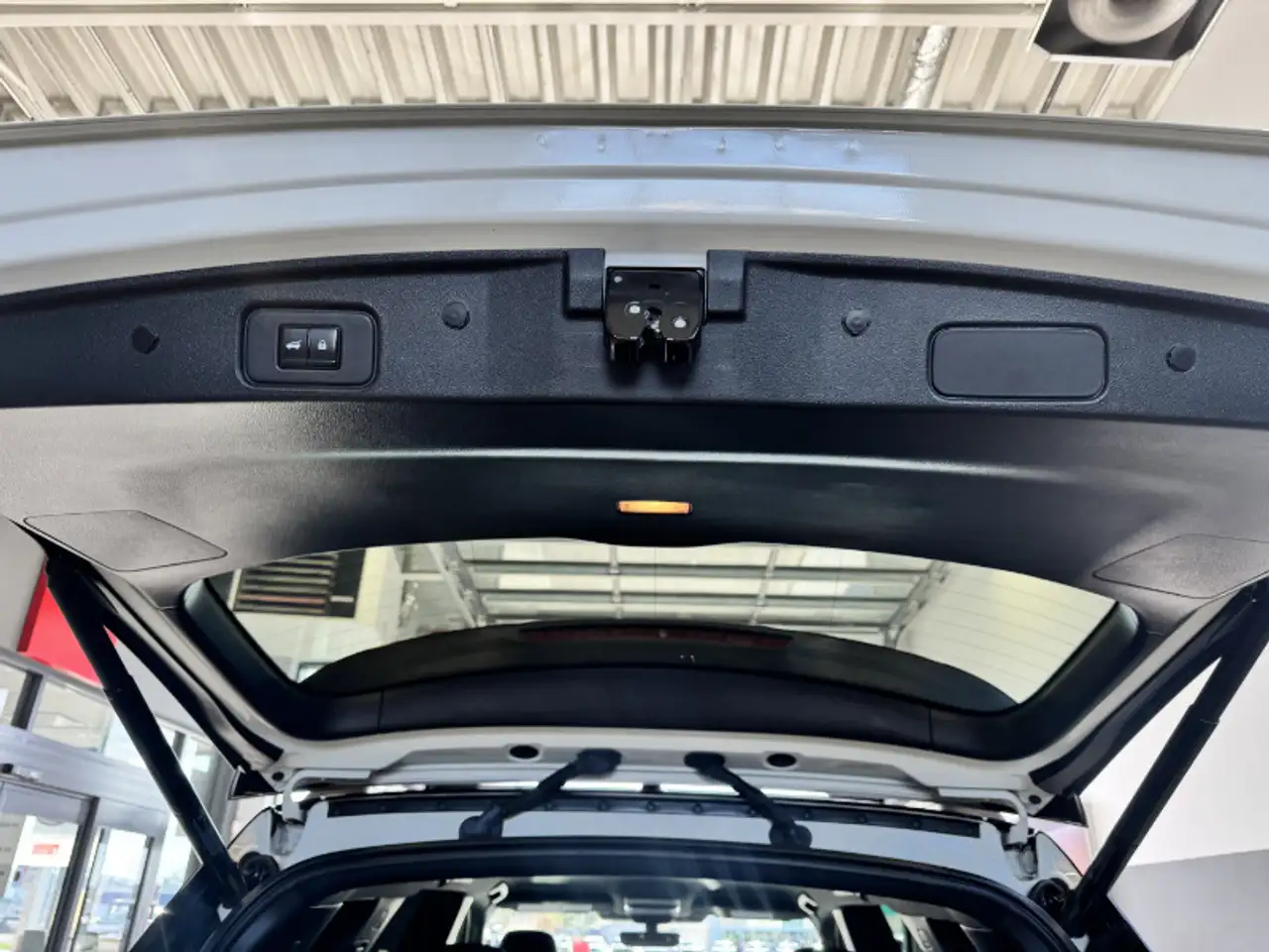 Nissan Pathfinder снимка Nissan Pathfinder