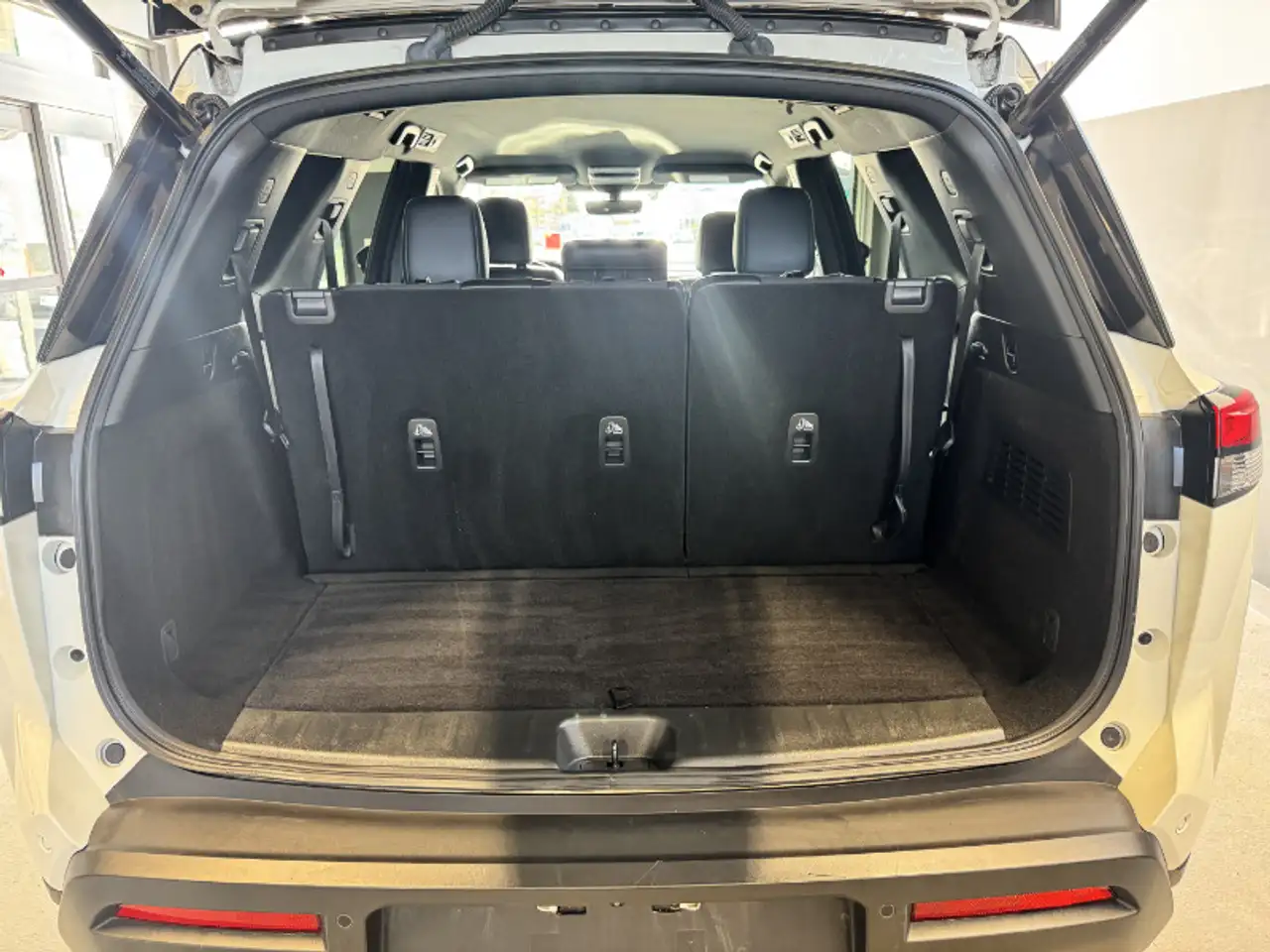 Nissan Pathfinder снимка Nissan Pathfinder
