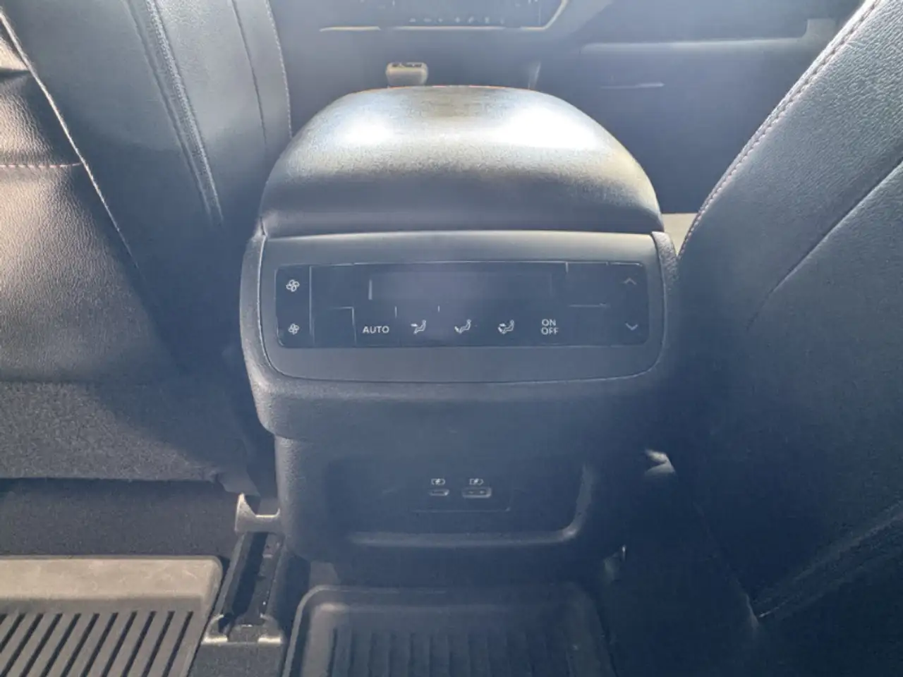 Nissan Pathfinder снимка Nissan Pathfinder
