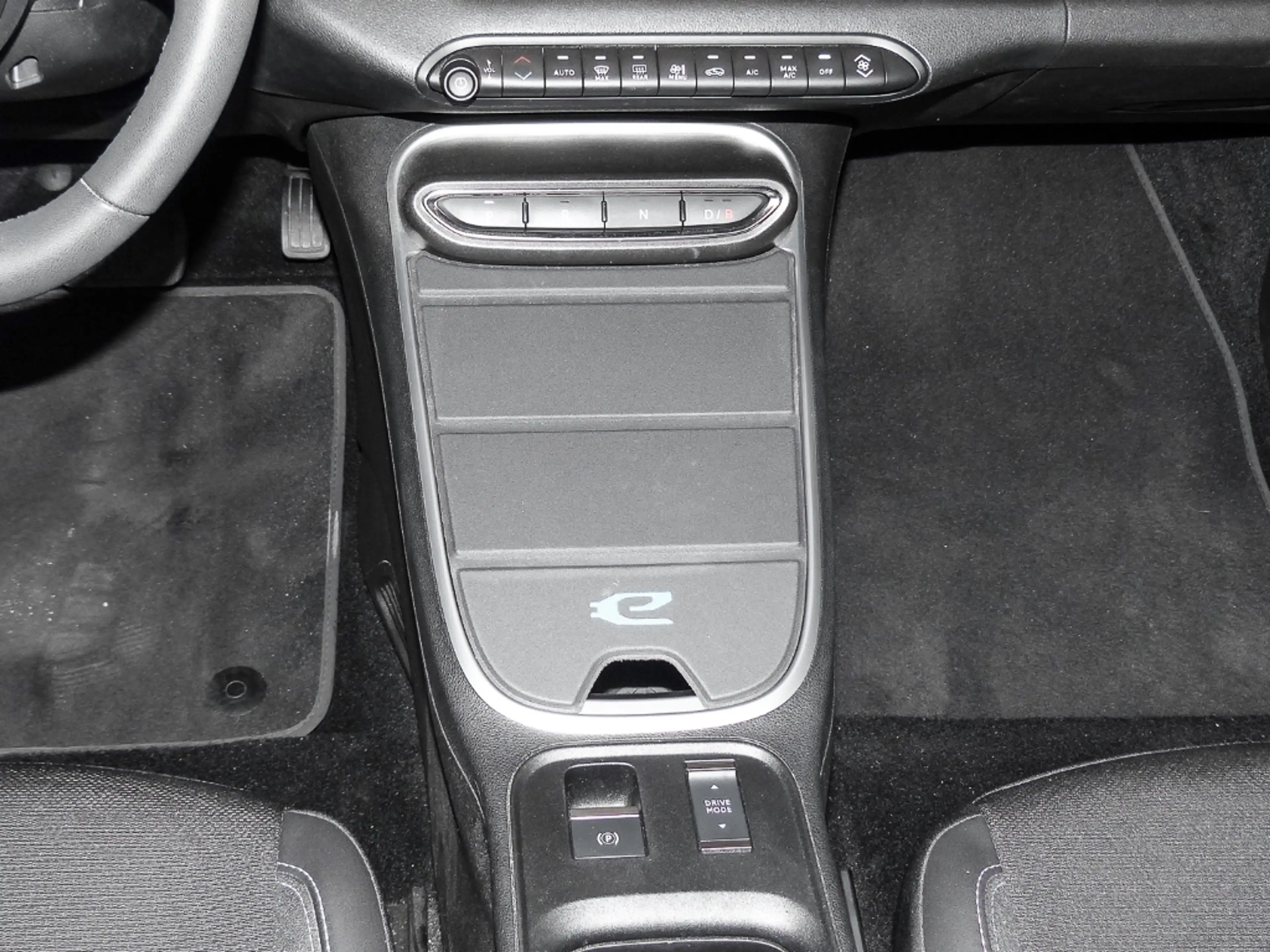 Jeep Avenger Altitude Electric Digitales Cockpit LED ACC Apple — photo 12