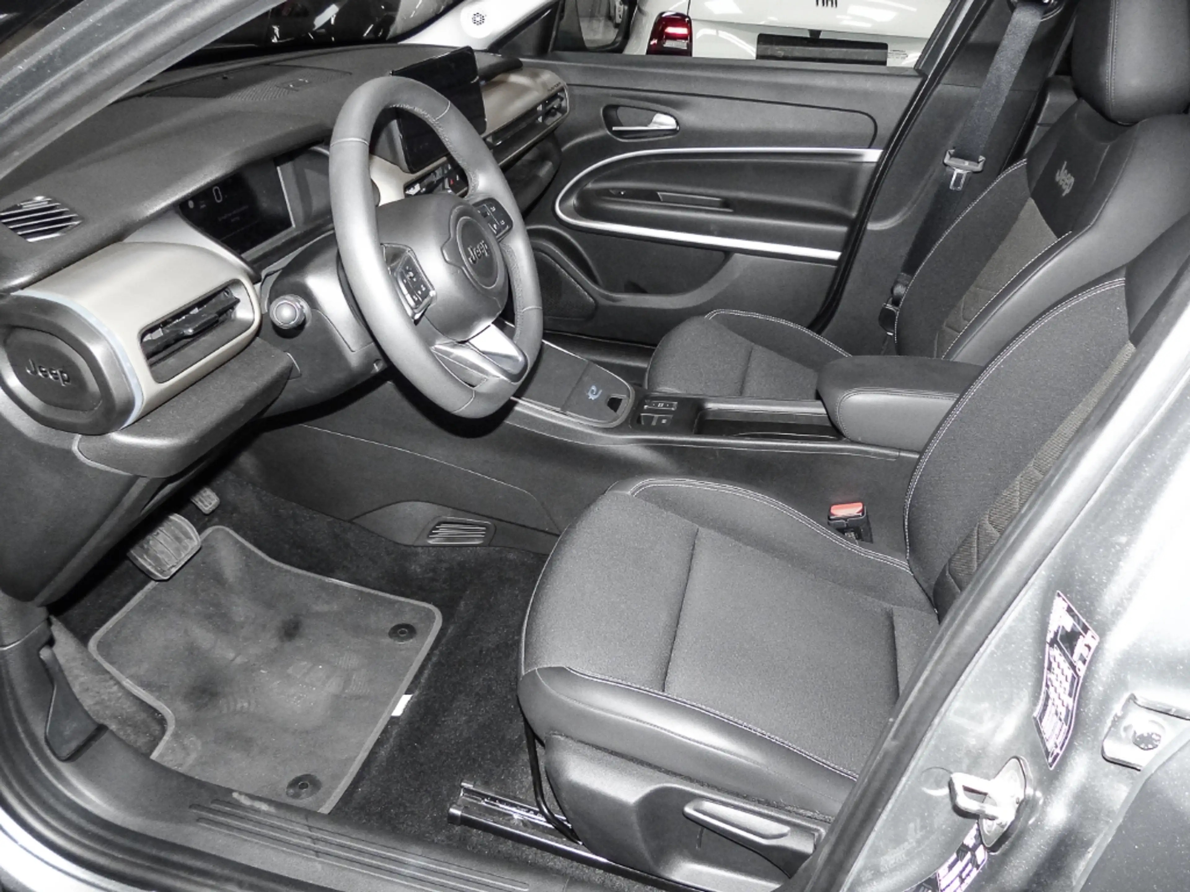 Jeep Avenger Altitude Electric Digitales Cockpit LED ACC Apple — photo 14