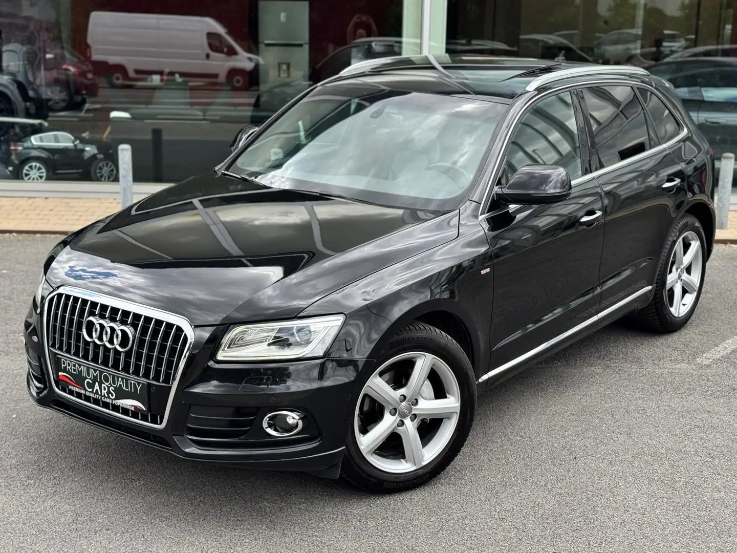 Audi Q5 Q5 2.0 TDI / S TRONIC / S-LINE / PANORAMISCH DAK Zwart - 2