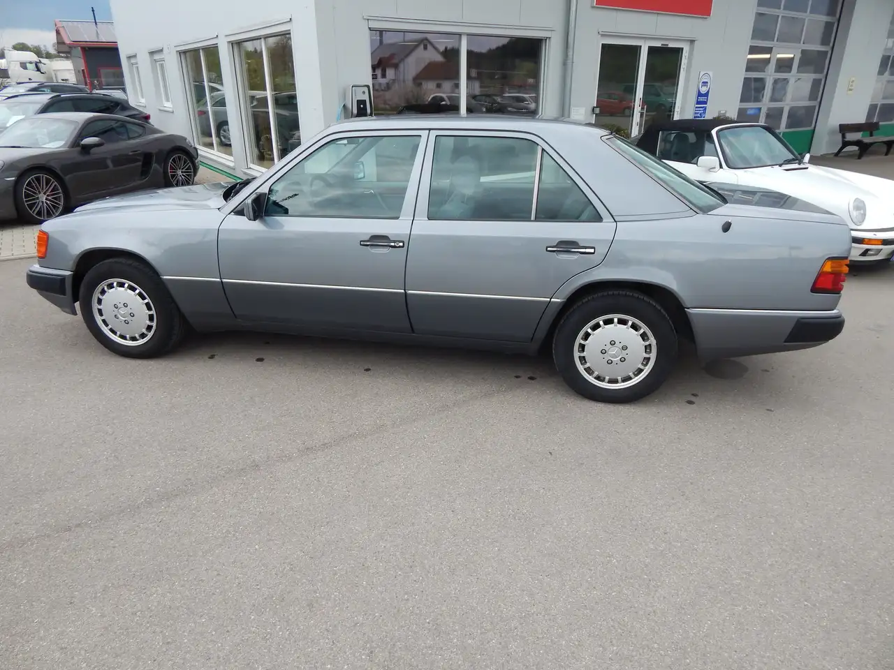 Mercedes-Benz E 230