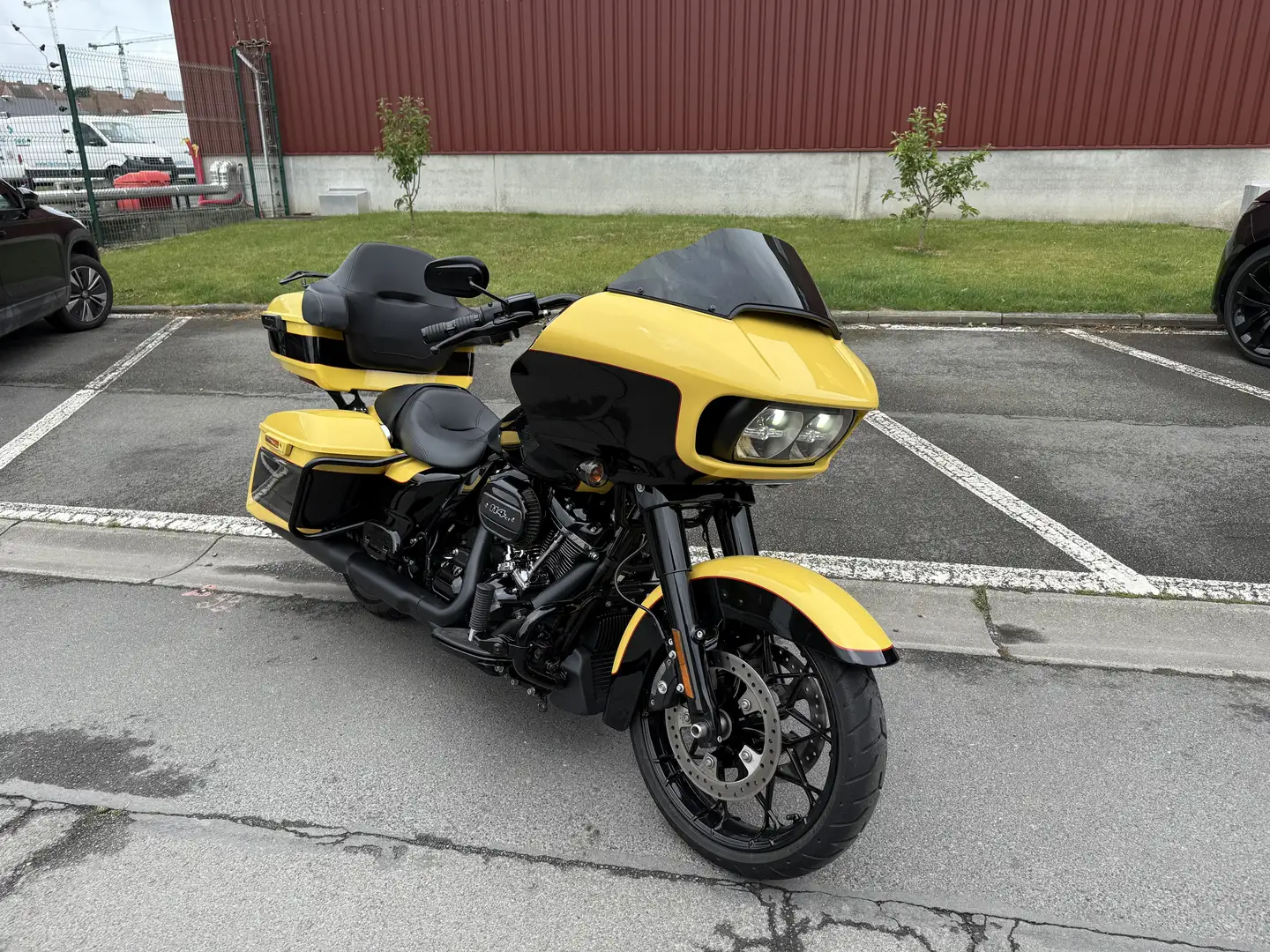 Harley-Davidson Road Glide spécial Geel - 1