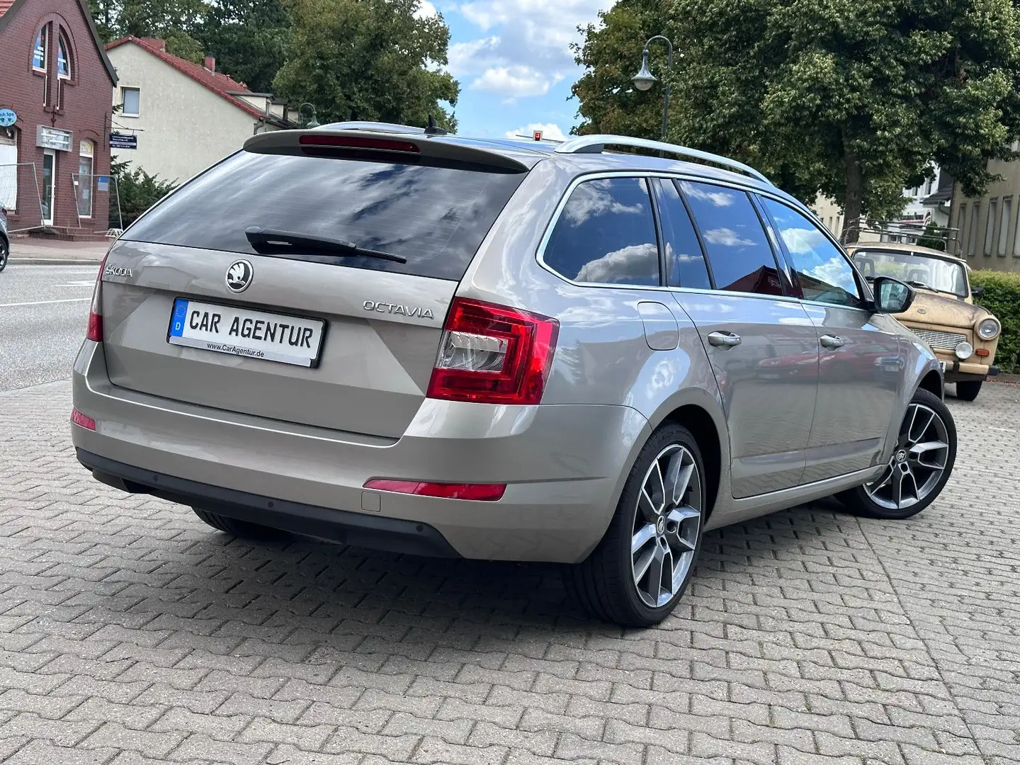 Skoda Octavia Combi Elegance AUTOMATIK+XENON+TEILLEDER Beige - 2