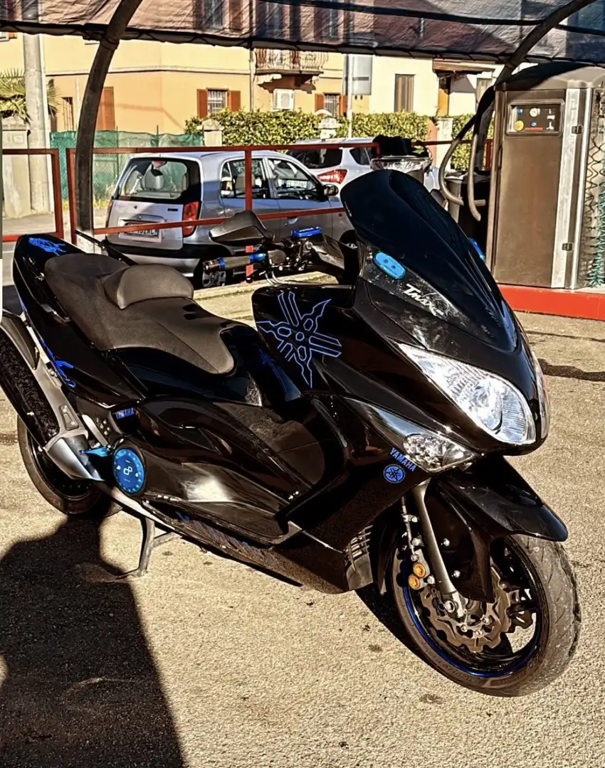 Yamaha TMAX 500 sportivo total black dettagli blu blu - 1