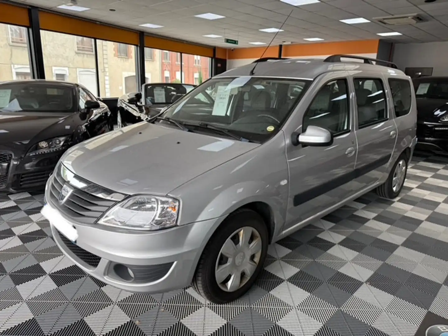 Dacia Logan Ambiance Gris - 2