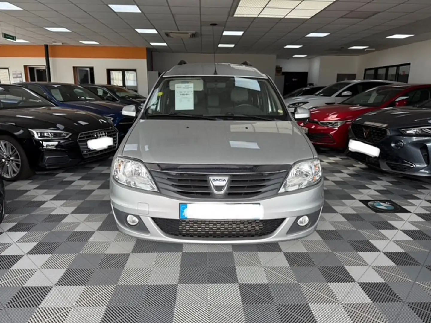 Dacia Logan Ambiance Gris - 1