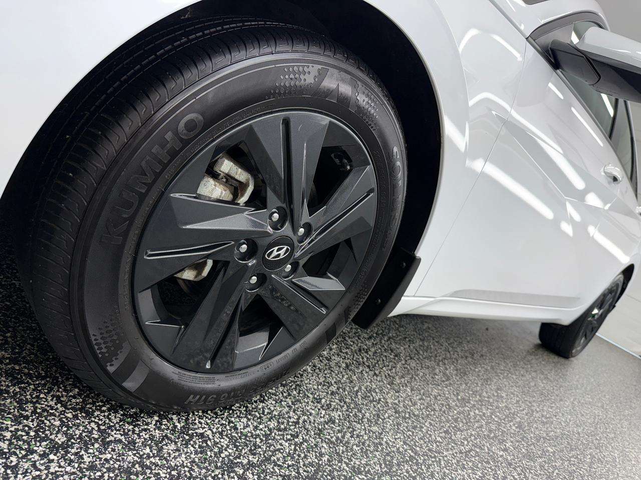 2022 Hyundai Elantra Preferred IVT w/Sun & Tech Package — снимка 1