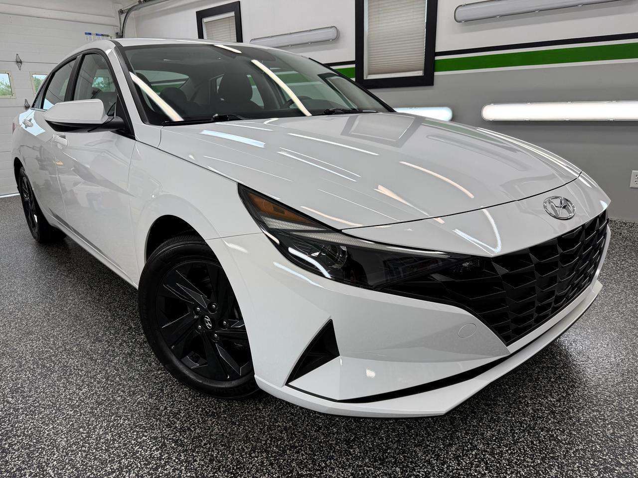 2022 Hyundai Elantra Preferred IVT w/Sun & Tech Package