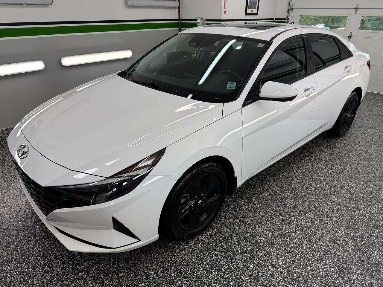 2022 Hyundai Elantra Preferred IVT w/Sun & Tech Package — снимка 1