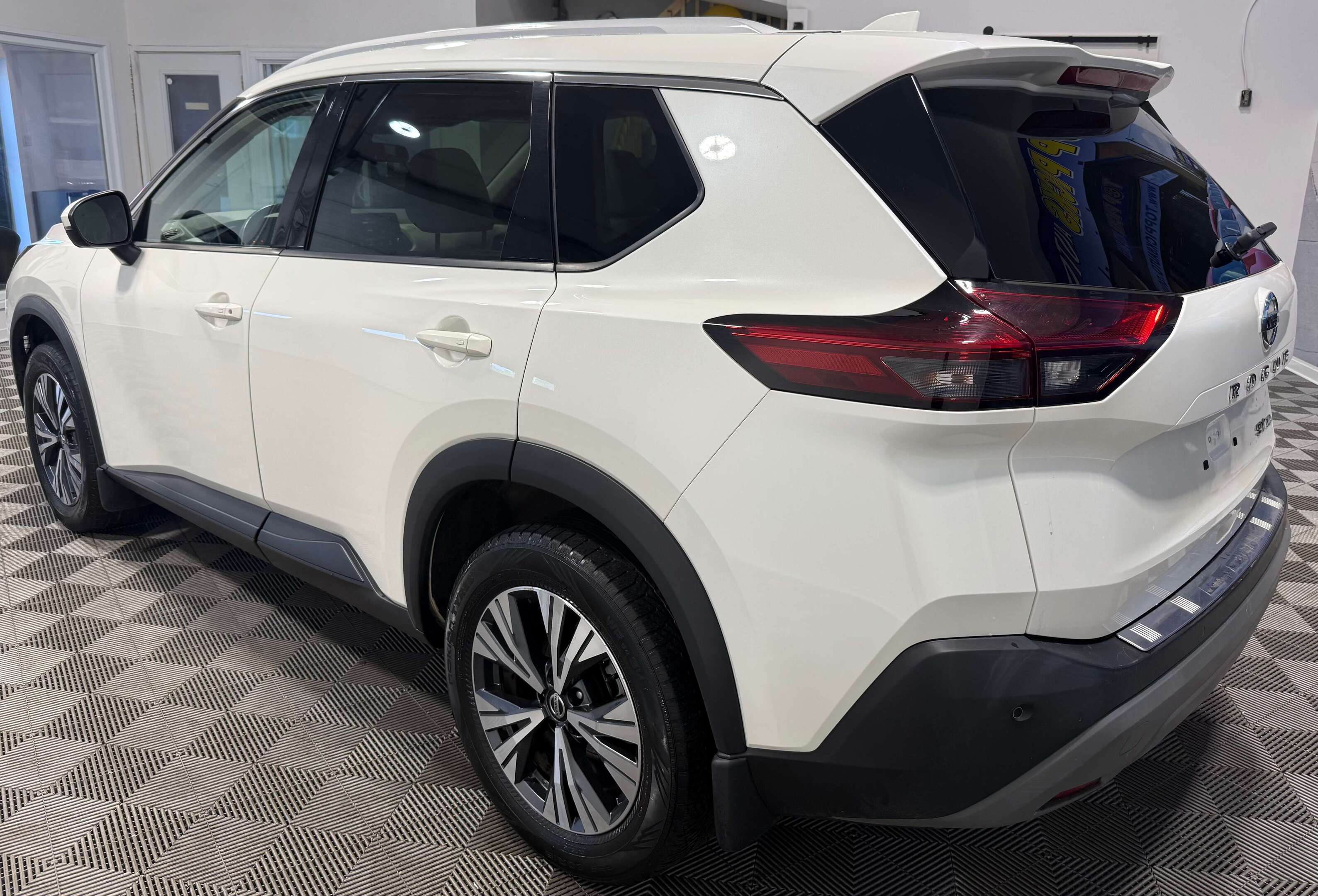 2021 Nissan Rogue Leather, Sunroof, AWD, One Owner & Certified! — снимка 4