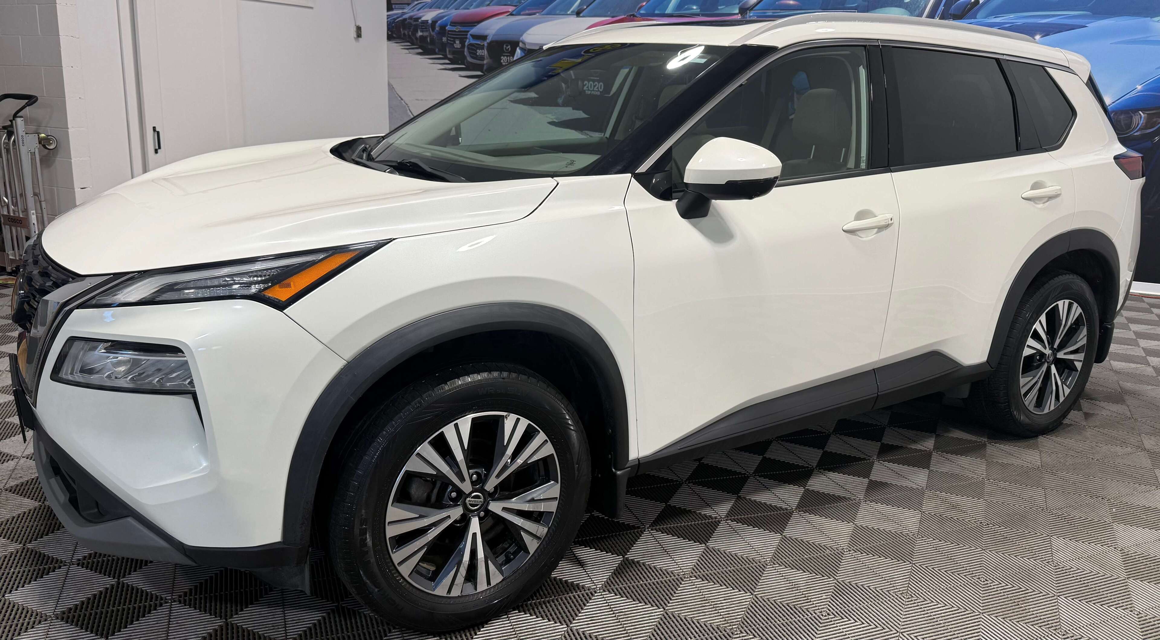 2021 Nissan Rogue Leather, Sunroof, AWD, One Owner & Certified! — снимка 3