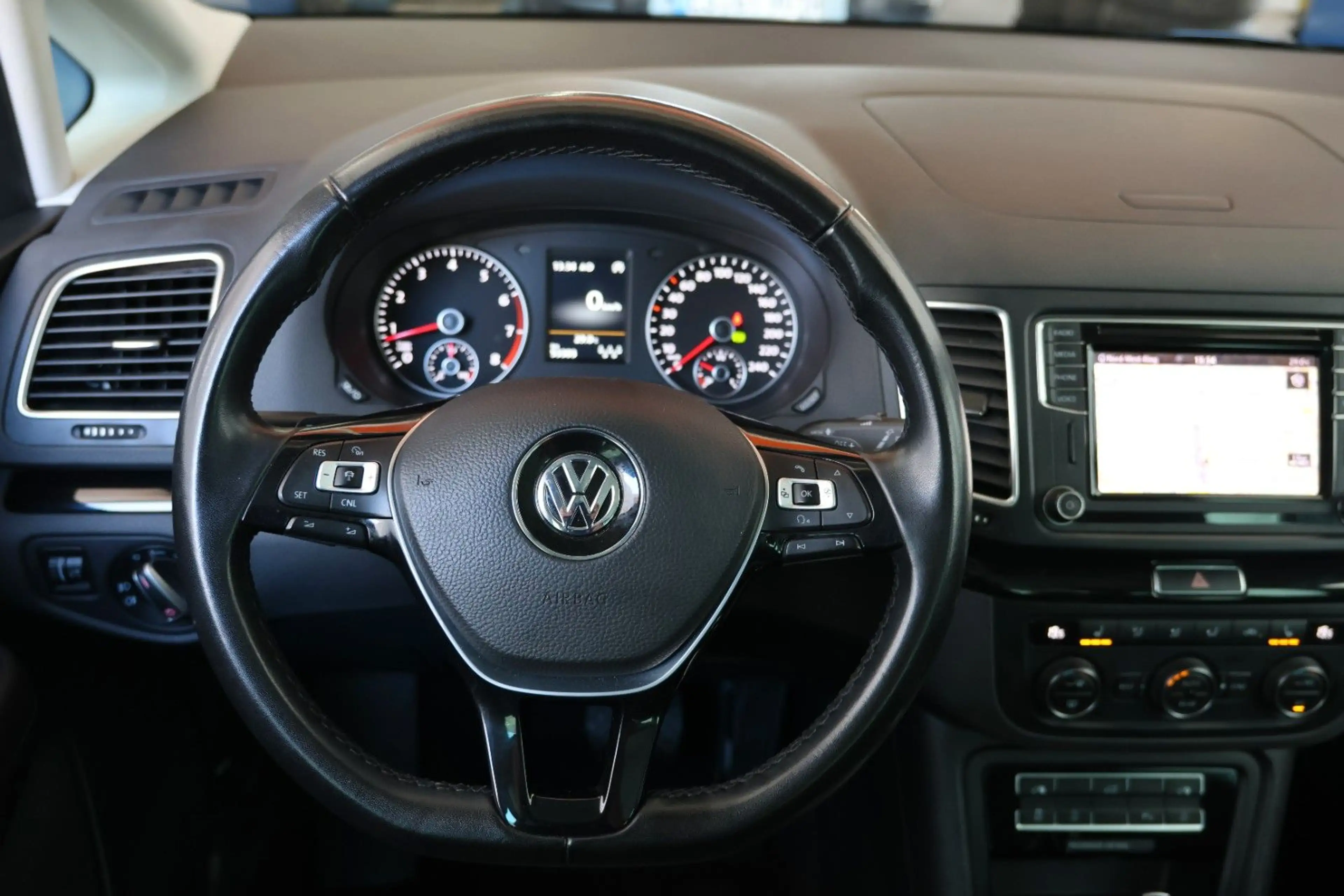 Volkswagen Sharan Highline Pano AHK Kam Alcantara 7-Sitze — photo 10