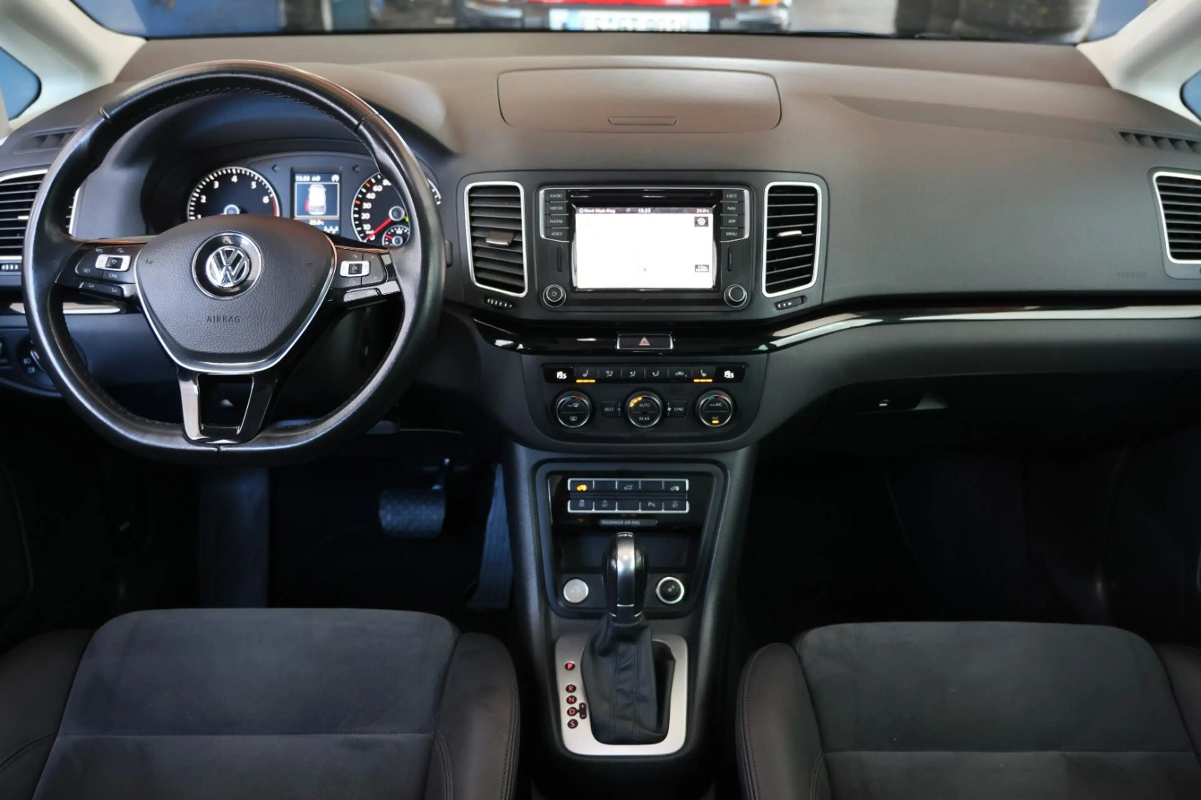 Volkswagen Sharan Highline Pano AHK Kam Alcantara 7-Sitze — photo 9