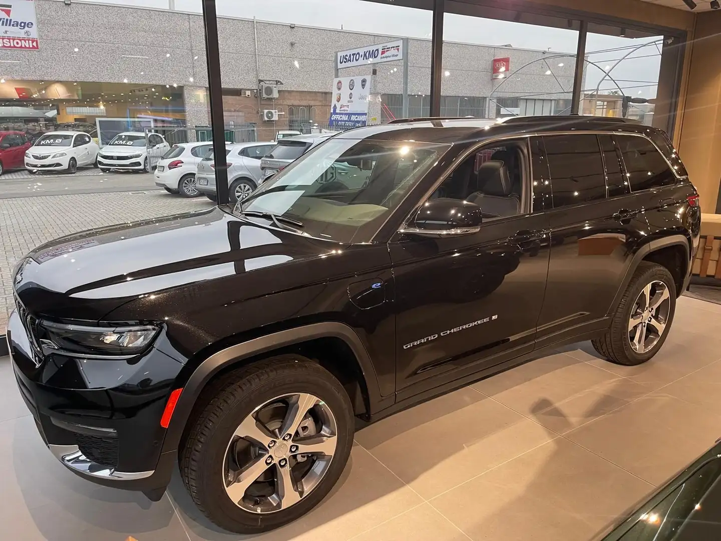 Jeep Grand Cherokee Plug-In HybridMy24 424 Limited 2.0 4xe Phev 380cv Чёрный - 2