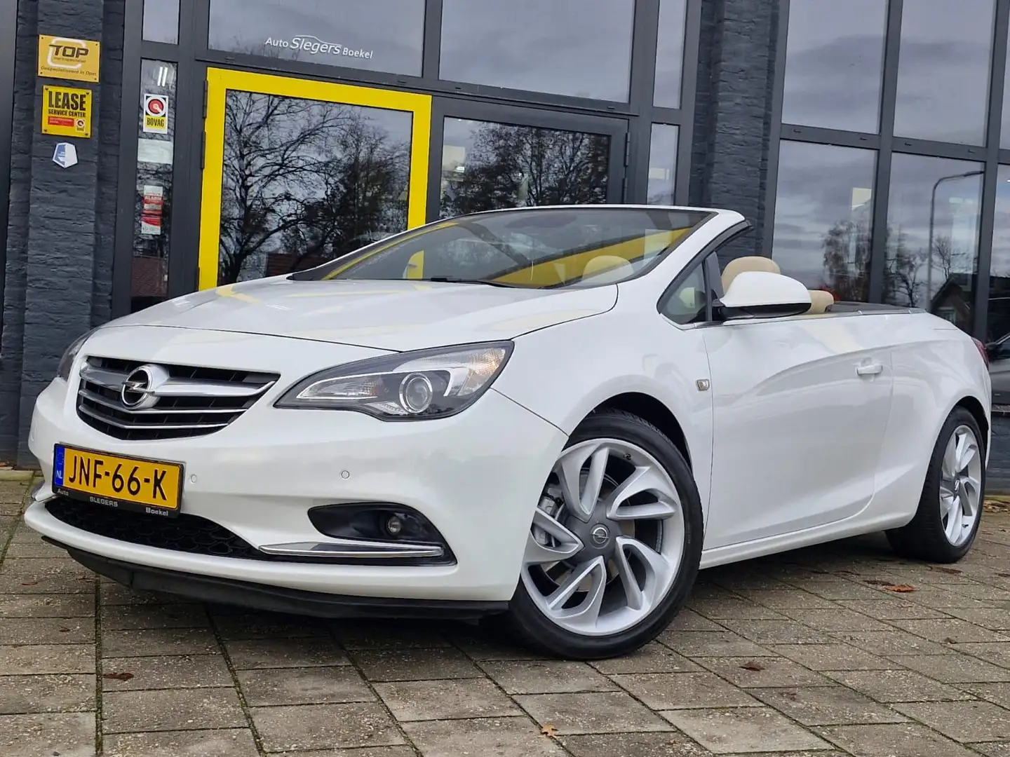 Opel Cascada 1.6 Turbo Innovation Automaat | Stoelverw | Camera Wit - 1