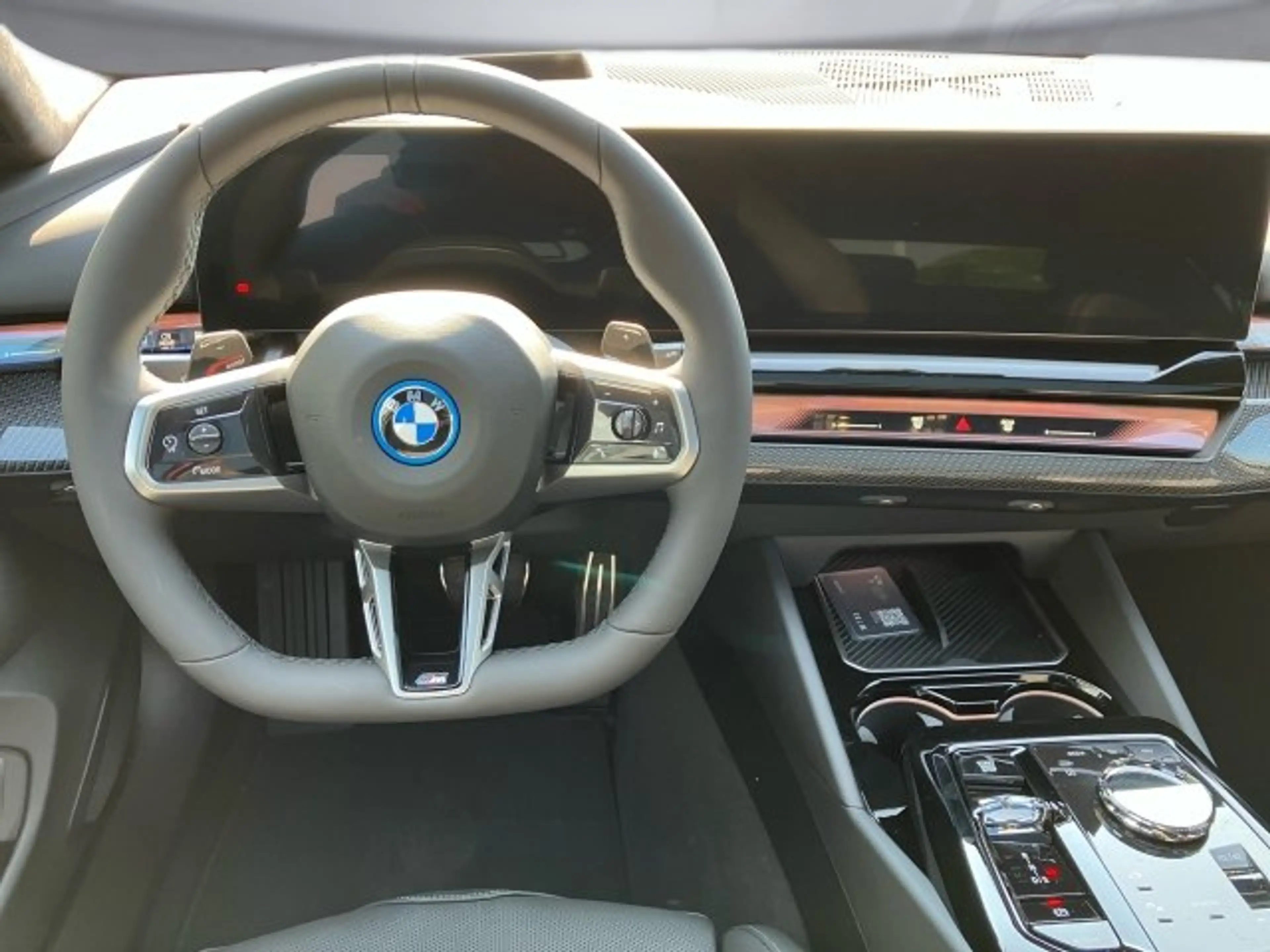 BMW 550 e xDrive Touring — photo 9