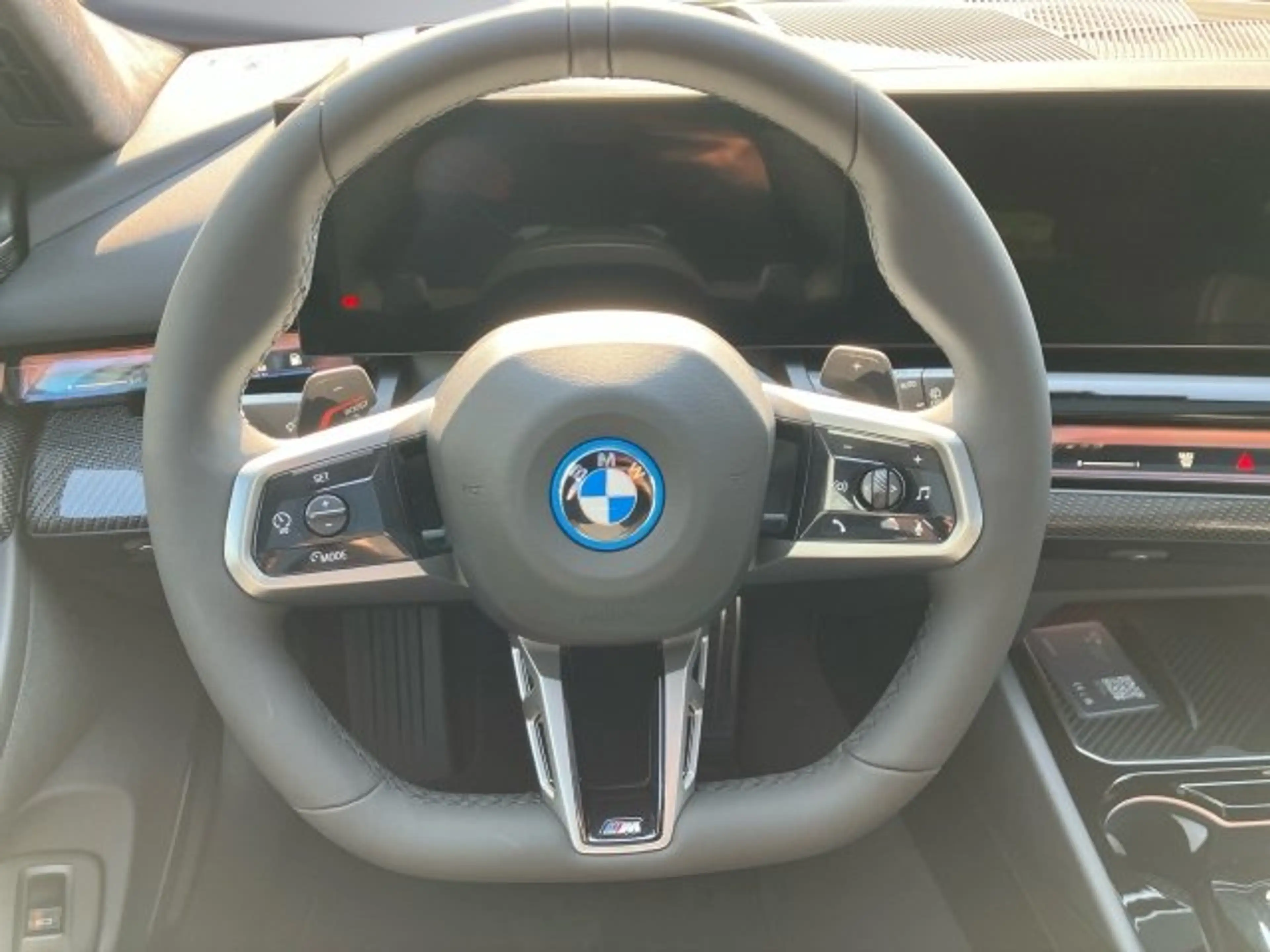 BMW 550 e xDrive Touring — photo 10
