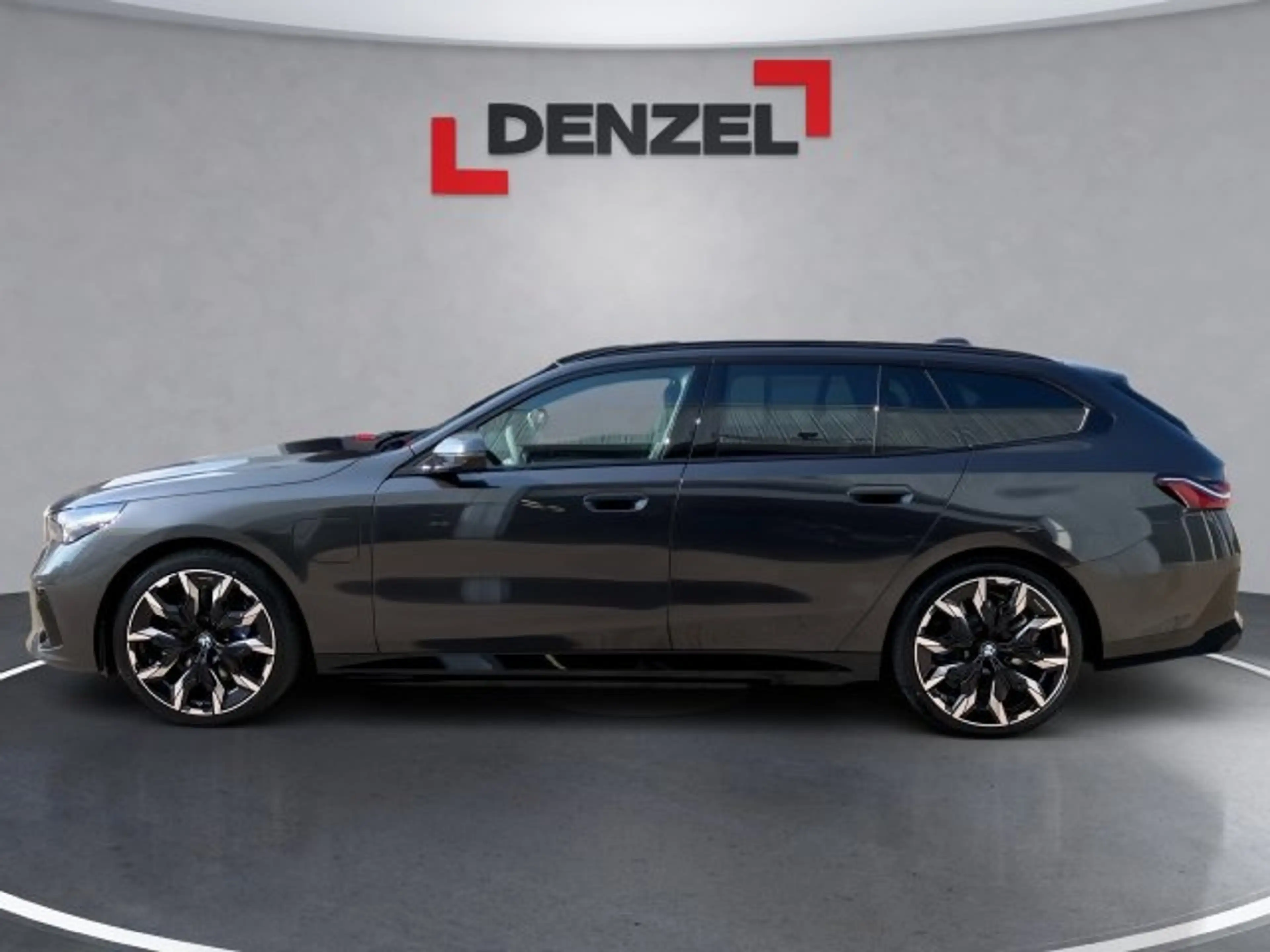 BMW 550 e xDrive Touring — photo 2