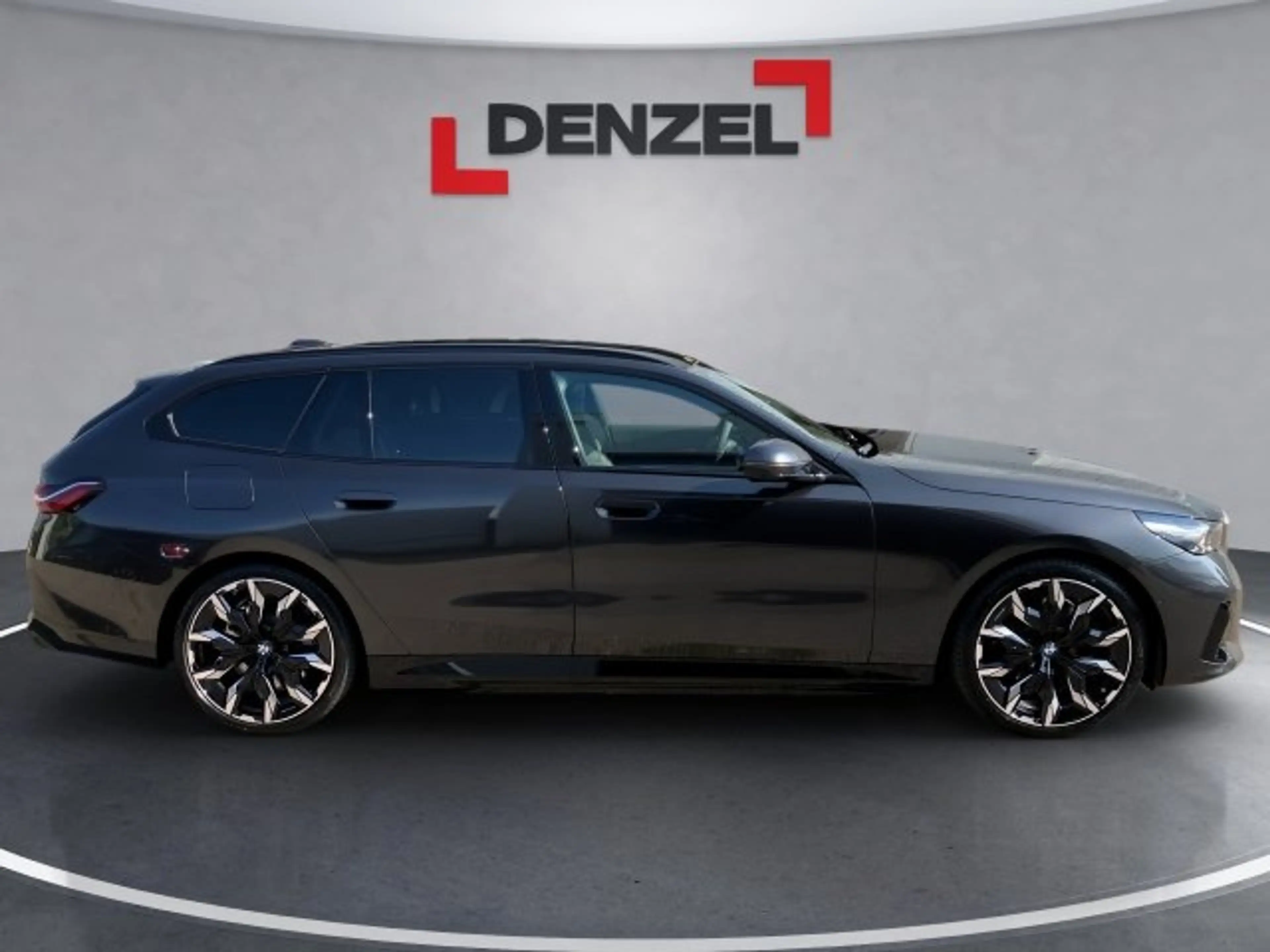 BMW 550 e xDrive Touring — photo 5