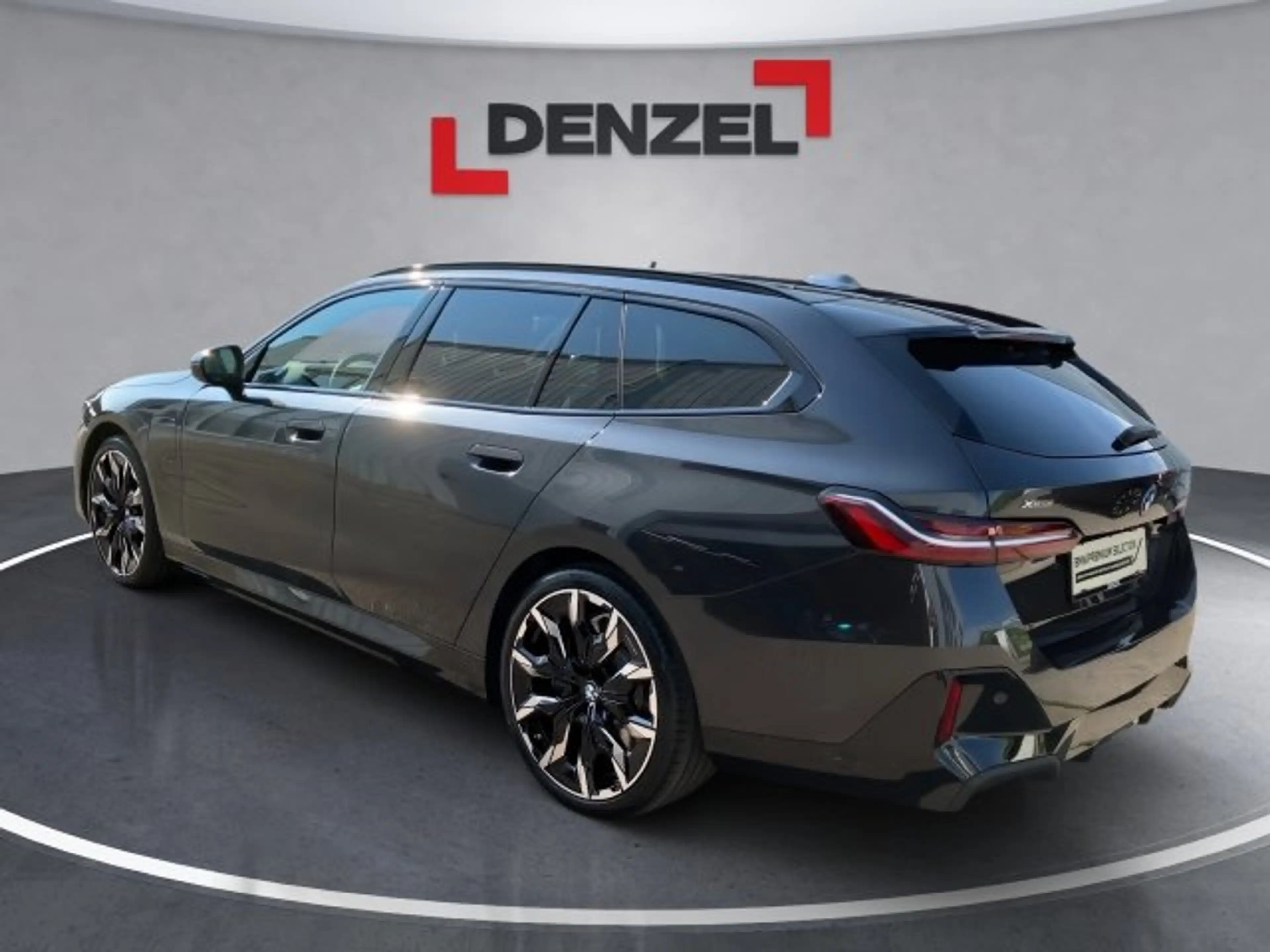 BMW 550 e xDrive Touring — photo 3